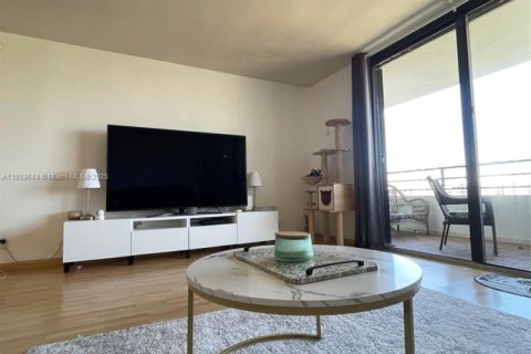 Condominio en alquiler en Hallandale Beach, Florida, 1 dormitorio, 88.26 m2 № 2077058 - foto 3