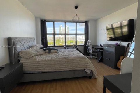 Condominio en alquiler en Hallandale Beach, Florida, 1 dormitorio, 88.26 m2 № 2077058 - foto 8