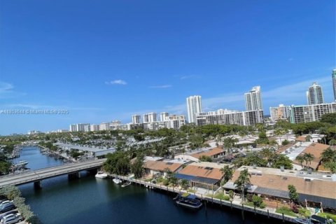 Condominio en Hallandale Beach, Florida, 1 dormitorio  № 2077058