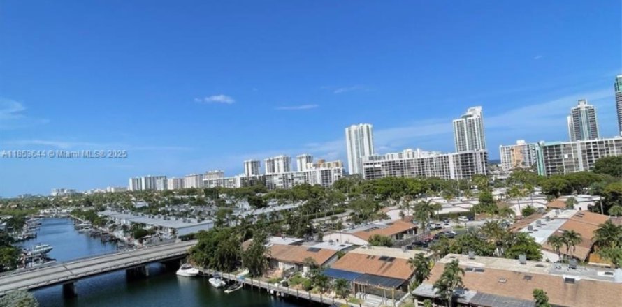 Condominio en Hallandale Beach, Florida, 1 dormitorio № 2077058