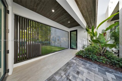 House in Miami, Florida 5 bedrooms № 2026323 - photo 17
