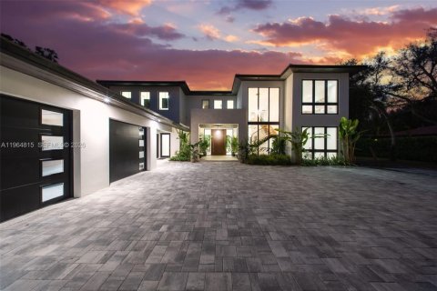 House in Miami, Florida 5 bedrooms № 2026323 - photo 16
