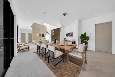 House in Miami, Florida 5 bedrooms № 2026323 - photo 19