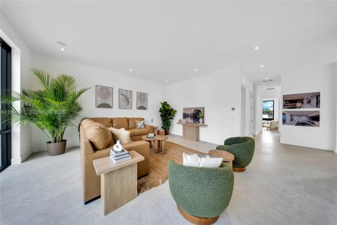 House in Miami, Florida 5 bedrooms № 2026323 - photo 27