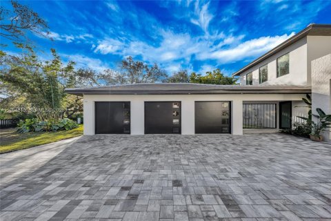 House in Miami, Florida 5 bedrooms № 2026323 - photo 15