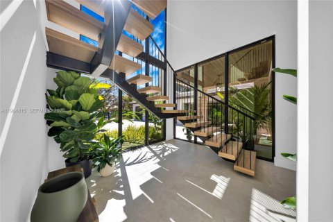 House in Miami, Florida 5 bedrooms № 2026323 - photo 7