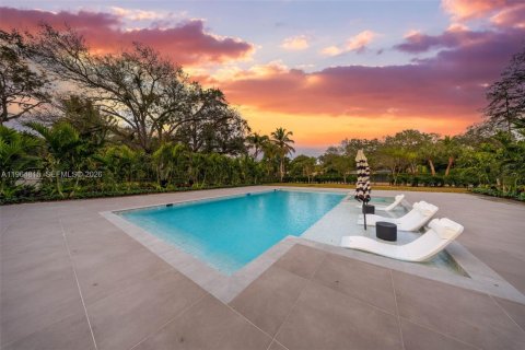 House in Miami, Florida 5 bedrooms № 2026323 - photo 10