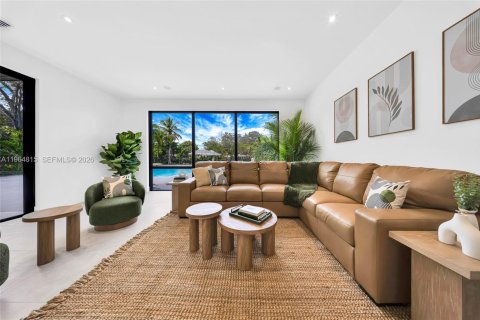 House in Miami, Florida 5 bedrooms № 2026323 - photo 28