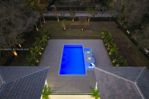 House in Miami, Florida 5 bedrooms № 2026323 - photo 12