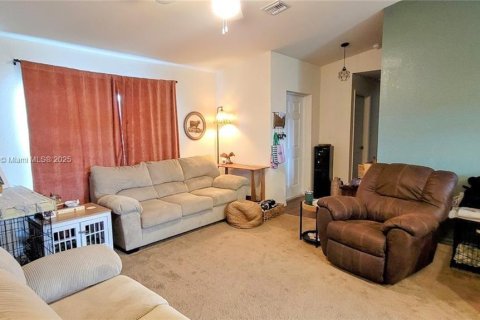 House in LaBelle, Florida 3 bedrooms, 115.57 sq.m. № 1728499 - photo 6
