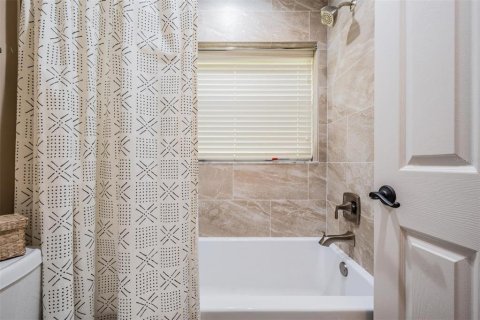 House in Palm Harbor, Florida 4 bedrooms, 214.98 sq.m. № 1751214 - photo 28