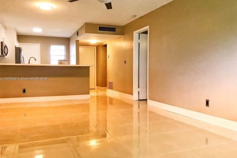 Condominio en venta en Miami, Florida, 1 dormitorio, 88.63 m2 № 1830391 - foto 2