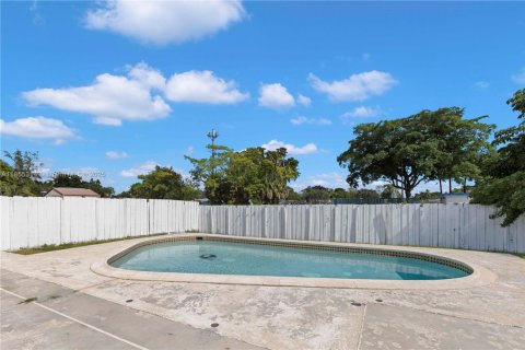 Villa ou maison à vendre à North Lauderdale, Floride: 3 chambres, 103.68 m2 № 1971152 - photo 10
