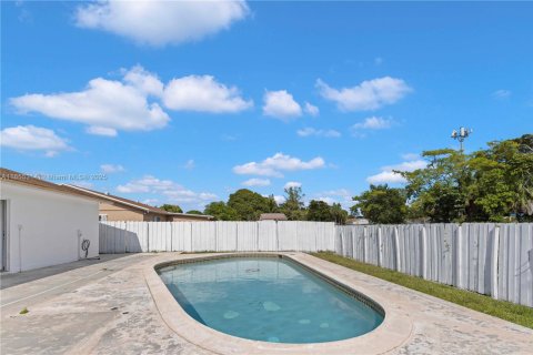 Villa ou maison à vendre à North Lauderdale, Floride: 3 chambres, 103.68 m2 № 1971152 - photo 11