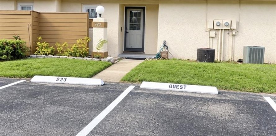 House in Orlando, Florida 1 bedroom, 65.31 sq.m. № 2378366