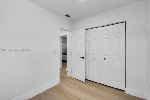 House in Fort Lauderdale, Florida 4 bedrooms, 142.51 sq.m. № 1840857 - photo 23