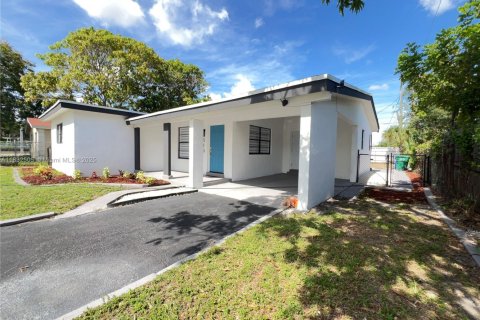 House in Fort Lauderdale, Florida 4 bedrooms, 142.51 sq.m. № 1840857 - photo 2