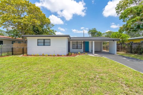 House in Fort Lauderdale, Florida 4 bedrooms, 142.51 sq.m. № 1840857 - photo 1