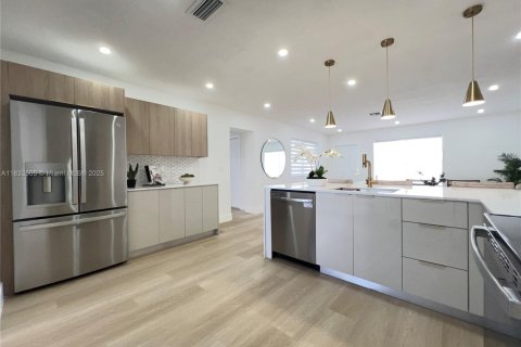 House in Fort Lauderdale, Florida 4 bedrooms, 142.51 sq.m. № 1840857 - photo 11