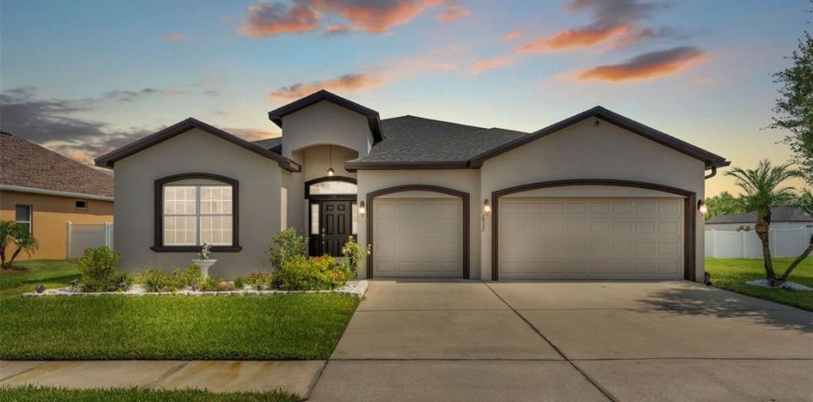 House in Lakeland, Florida 5 bedrooms, 227.61 sq.m. № 1827307