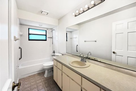 Casa en venta en Deltona, Florida, 3 dormitorios, 183.3 m2 № 1780990 - foto 21