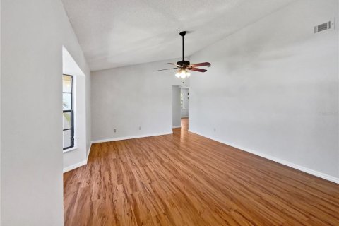 Casa en venta en Deltona, Florida, 3 dormitorios, 183.3 m2 № 1780990 - foto 14