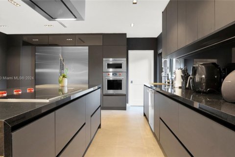 Casa en venta en Miami, Florida, 5 dormitorios, 269.6 m2 № 1937746 - foto 8