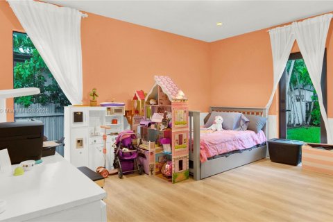 Casa en venta en Miami, Florida, 5 dormitorios, 269.6 m2 № 1937746 - foto 22
