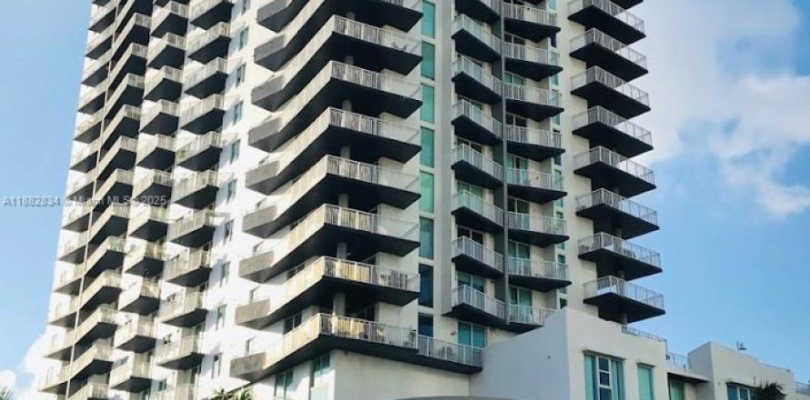 Studio à Condo à Miami, Floride  № 1931609