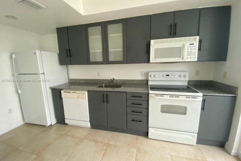 Copropriété à louer à Miami, Floride: 54.07 m2 № 1931609 - photo 3