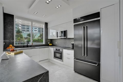 Condo in Sunny Isles Beach, Florida, 2 bedrooms  № 2078123 - photo 12