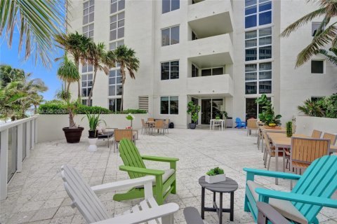 Condo in Sunny Isles Beach, Florida, 2 bedrooms  № 2078123 - photo 14