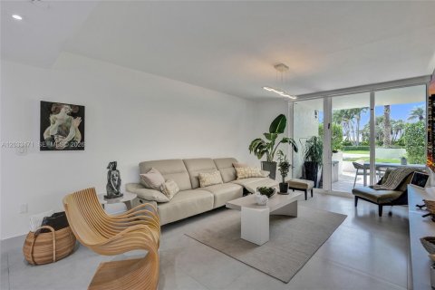 Condo in Sunny Isles Beach, Florida, 2 bedrooms  № 2078123 - photo 5