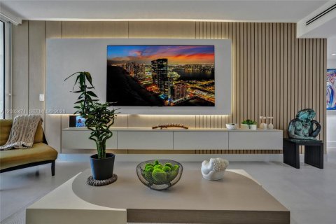 Condo in Sunny Isles Beach, Florida, 2 bedrooms  № 2078123 - photo 6