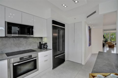 Condo in Sunny Isles Beach, Florida, 2 bedrooms  № 2078123 - photo 11