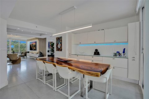 Condo in Sunny Isles Beach, Florida, 2 bedrooms  № 2078123 - photo 9