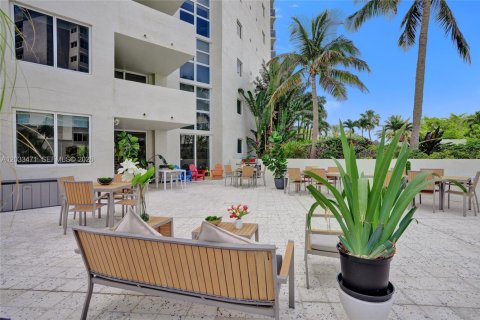 Condo in Sunny Isles Beach, Florida, 2 bedrooms  № 2078123 - photo 15