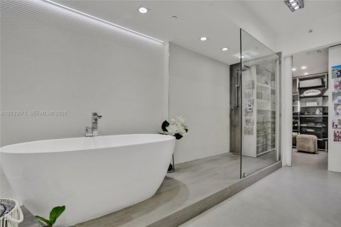 Condo in Sunny Isles Beach, Florida, 2 bedrooms  № 2078123 - photo 28