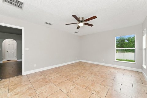 Villa ou maison à vendre à Groveland, Floride: 3 chambres, 162.76 m2 № 2391269 - photo 12