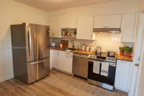 Снять в аренду виллу или дом в Майами, Флорида 2 спальни, 141.77м2, № 1988162 - фото 5