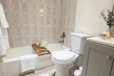 Снять в аренду виллу или дом в Майами, Флорида 2 спальни, 141.77м2, № 1988162 - фото 3