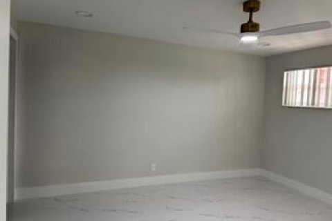 Copropriété à louer à Pembroke Pines, Floride: 2 chambres, 108.7 m2 № 2261653 - photo 4