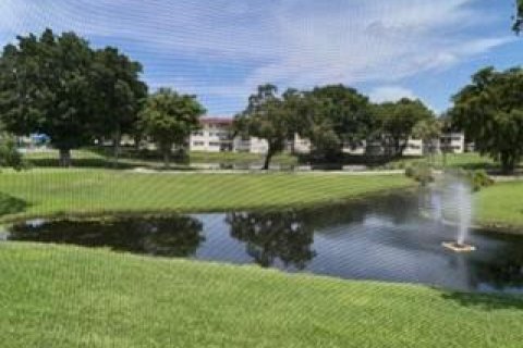 Copropriété à louer à Pembroke Pines, Floride: 2 chambres, 108.7 m2 № 2261653 - photo 2