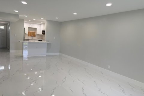 Copropriété à louer à Pembroke Pines, Floride: 2 chambres, 108.7 m2 № 2261653 - photo 13