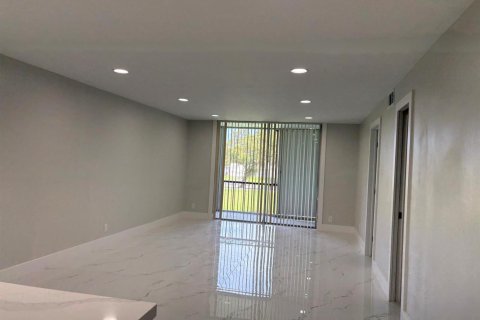 Copropriété à louer à Pembroke Pines, Floride: 2 chambres, 108.7 m2 № 2261653 - photo 3