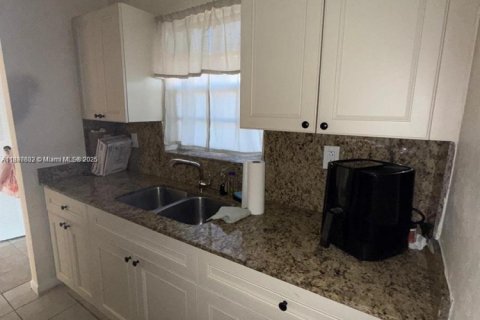 Appartement à louer à North Miami, Floride: 1 chambre, 59.46 m2 № 1950546 - photo 3