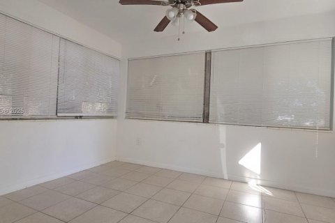 Снять в аренду виллу или дом в Форт-Лодердейл, Флорида 3 спальни, 102.29м2, № 1953910 - фото 5