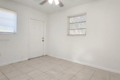 Снять в аренду виллу или дом в Форт-Лодердейл, Флорида 3 спальни, 102.29м2, № 1953910 - фото 6