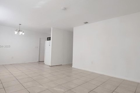 Снять в аренду виллу или дом в Форт-Лодердейл, Флорида 3 спальни, 102.29м2, № 1953910 - фото 7