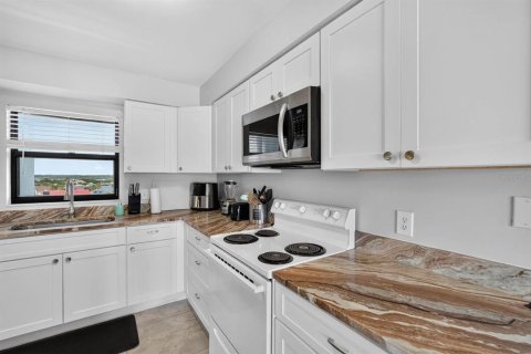Condo in Ormond Beach, Florida, 2 bedrooms № 2208110 - photo 17